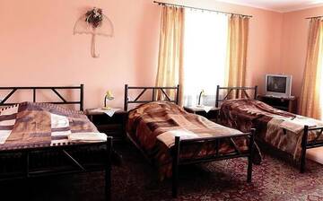 Фото номера Четырехместный номер Отель Hotel Miły г. Кросно 3